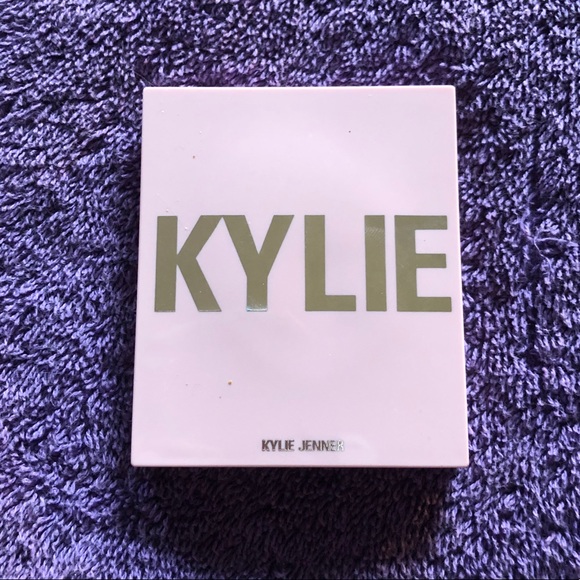 Kylie Cosmetics Pink Power Blush